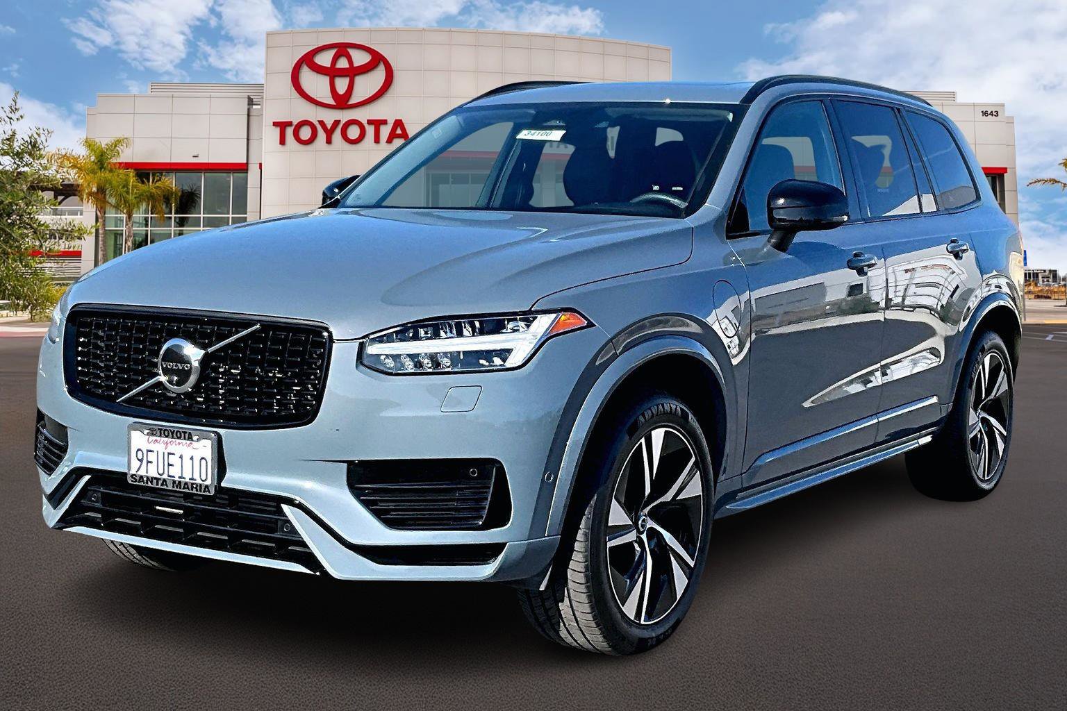 Used 2023 Volvo XC90 T8 Plus w/ Protection Package Premier image 11