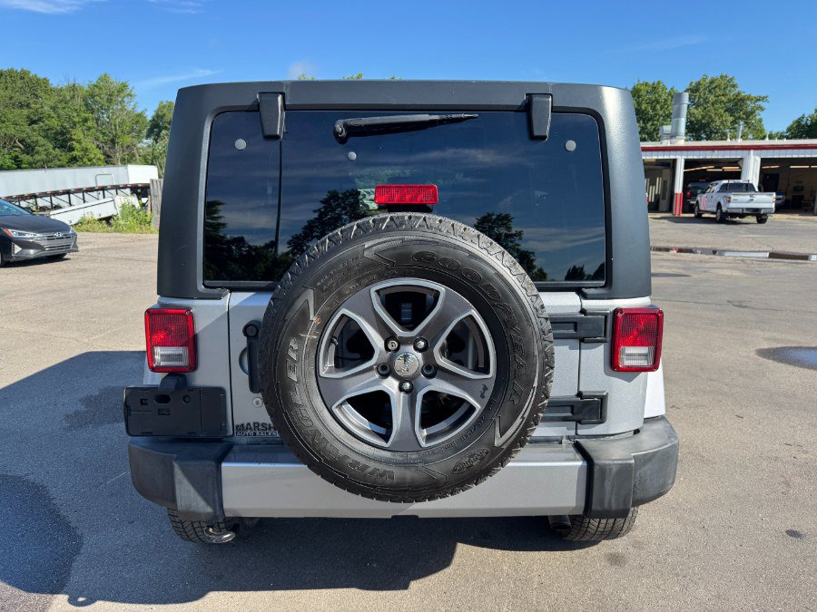 Used 2016 Jeep Wrangler Unlimited Sahara AWD/4WD image 4