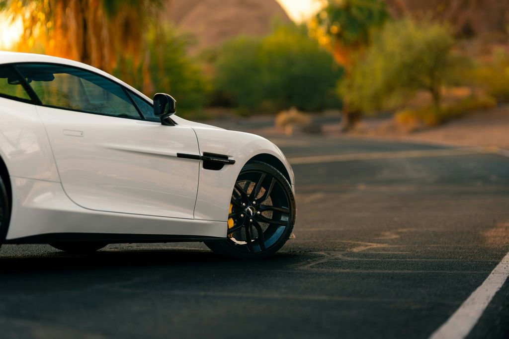 Used 2015 Aston Martin Vanquish Coupe image 18