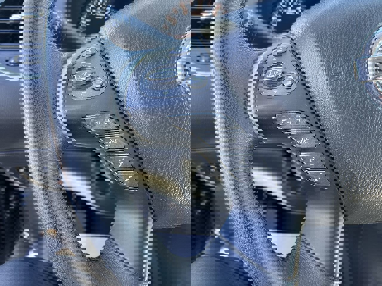 Used 2020 Nissan Pathfinder SV image 19