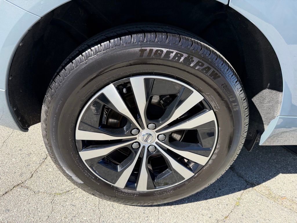 Used 2024 Volvo XC60 B5 Core image 14