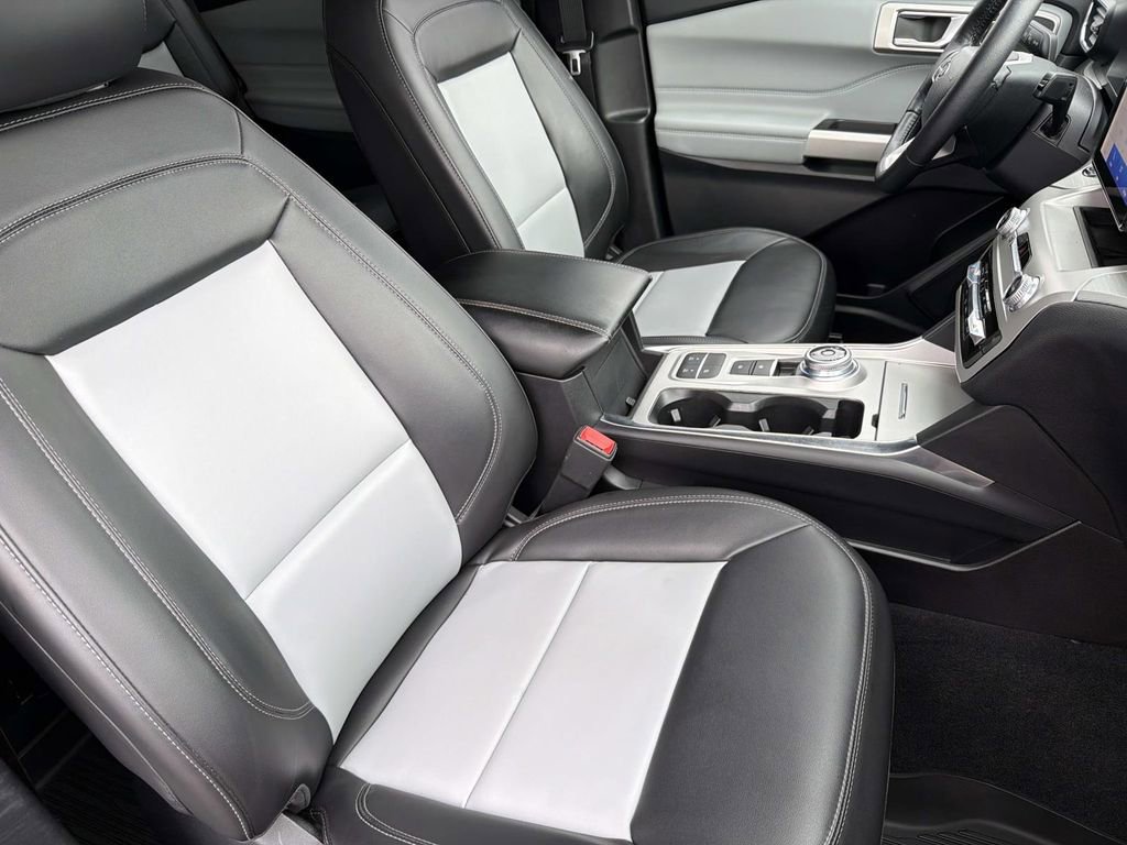 Certified 2023 Ford Explorer XLT w/ Equipment Group 202A image 26