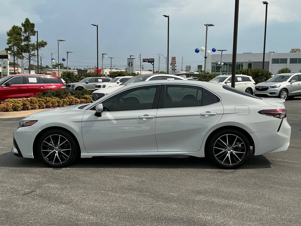 Used 2022 Toyota Camry SE FWD image 6