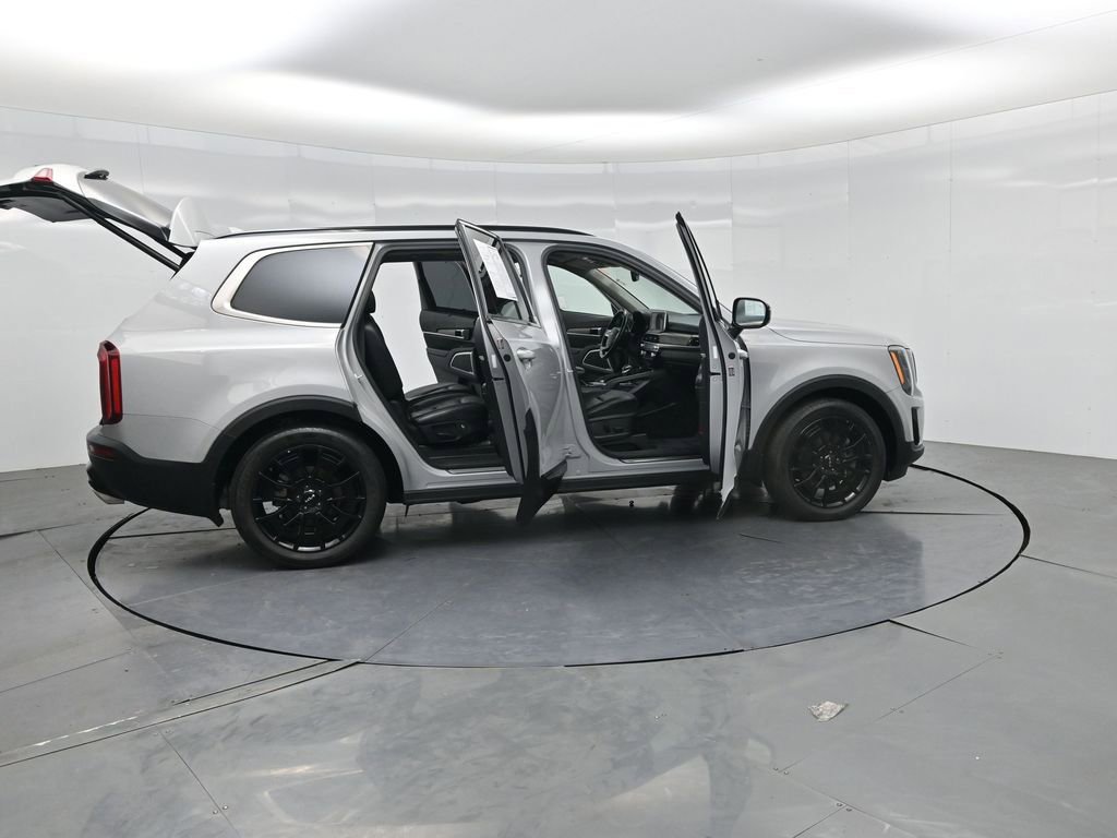 Used 2022 Kia Telluride SX w/ SX Prestige Package AWD/4WD image 3