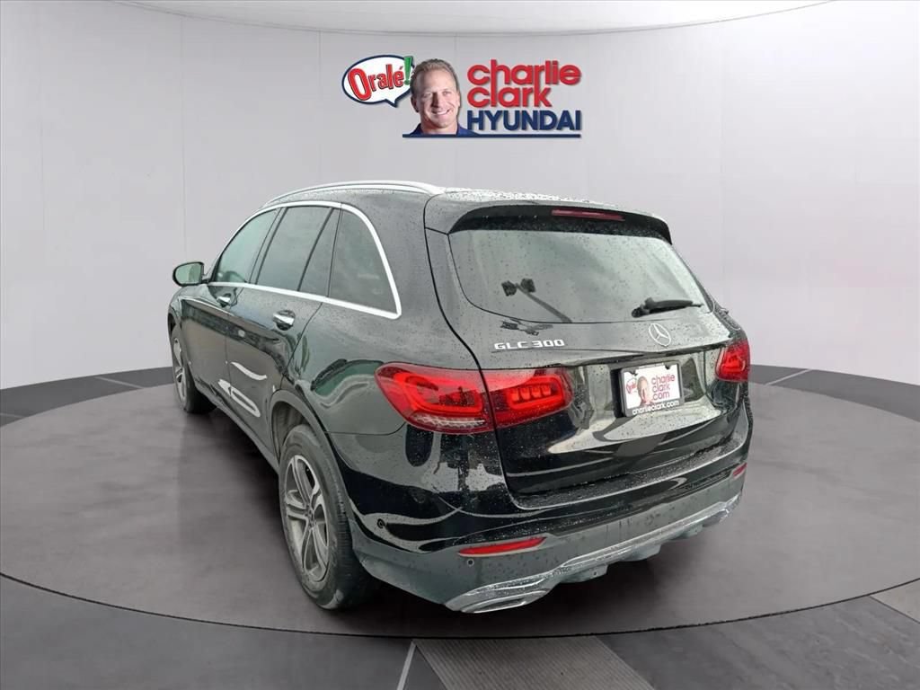 Used 2022 Mercedes-Benz GLC 300 image 2