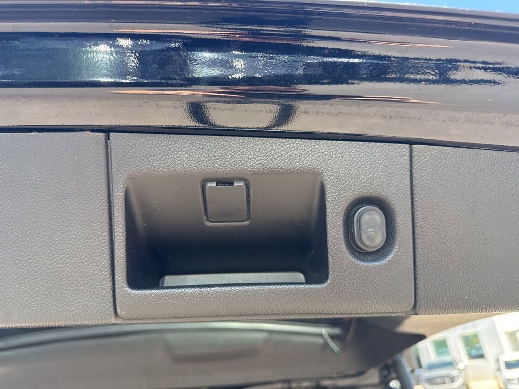 Used 2018 Cadillac Escalade Premium Luxury AWD/4WD image 36