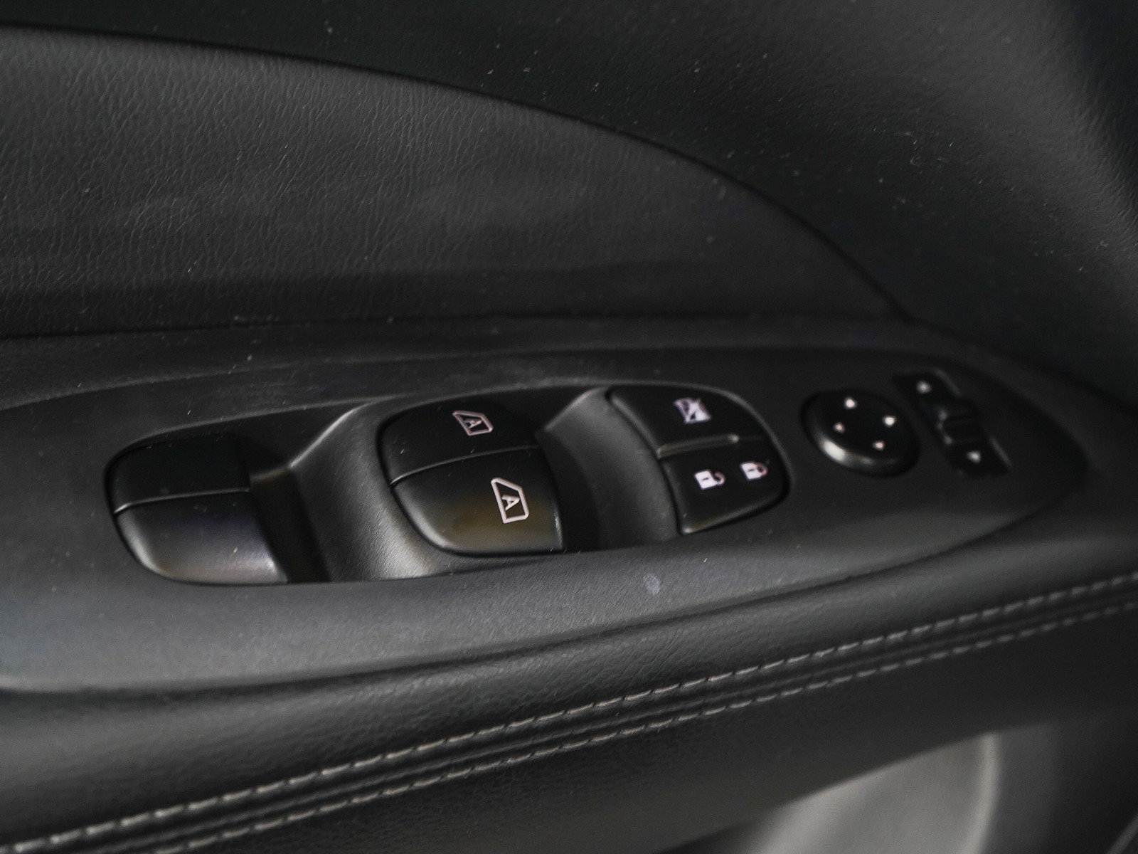 Used 2014 Nissan Pathfinder SL w/ SL Premium Package AWD/4WD image 23
