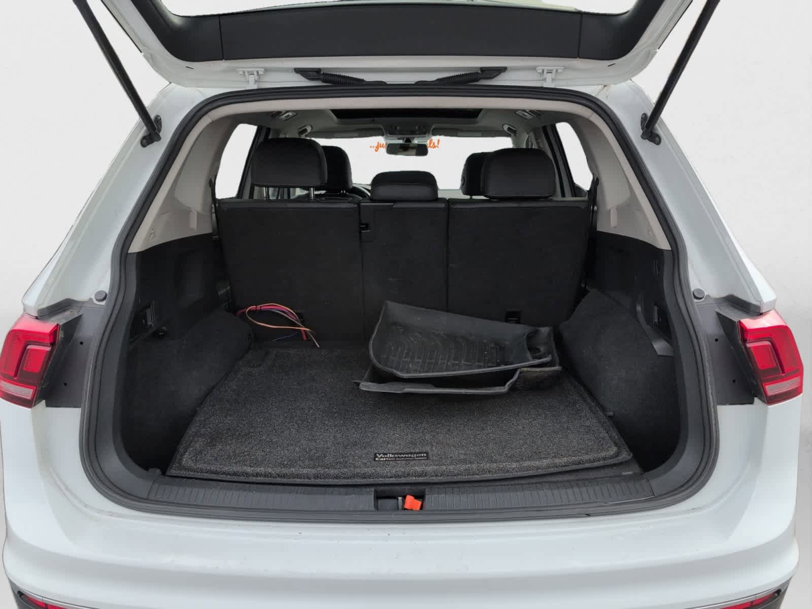 Used 2018 Volkswagen Tiguan SE AWD/4WD image 28