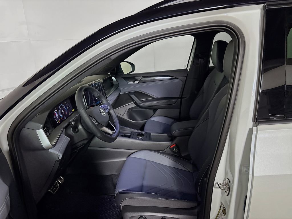 New 2025 Volkswagen Tiguan SE R-Line image 11