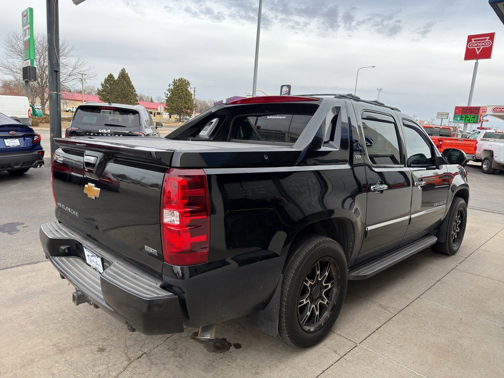 Used 2012 Chevrolet Avalanche LTZ image 5