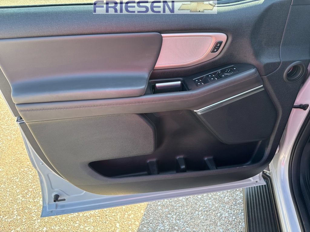Used 2025 Ford Expedition Active AWD/4WD image 9