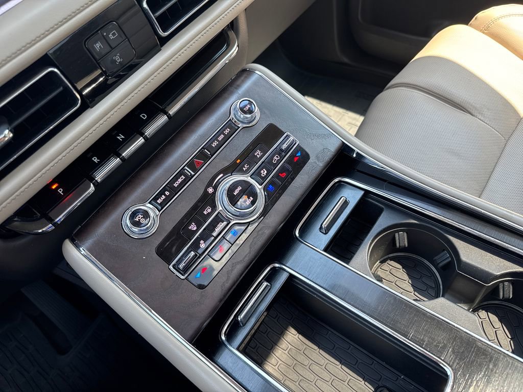 Used 2022 Lincoln Aviator Reserve w/ Equipment Group 201A AWD/4WD image 27