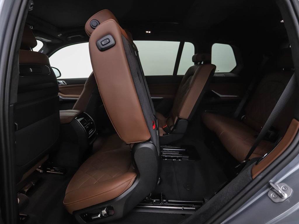 Used 2024 BMW X7 xDrive40i AWD/4WD image 25