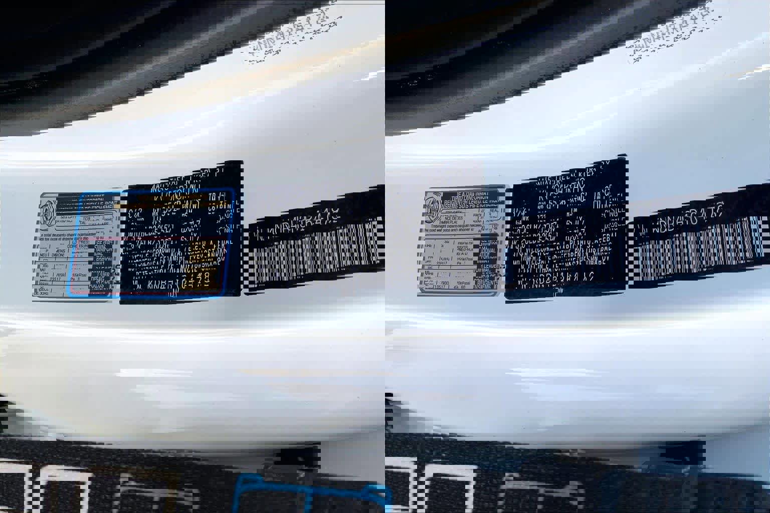 Used 2024 Kia Carnival LX image 32