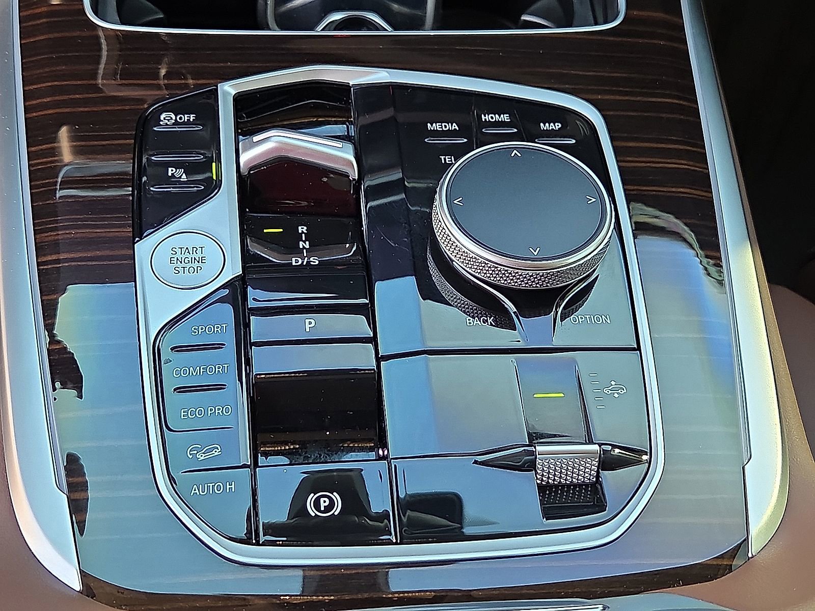 Used 2026 BMW X7 xDrive40i w/ Premium Package image 17