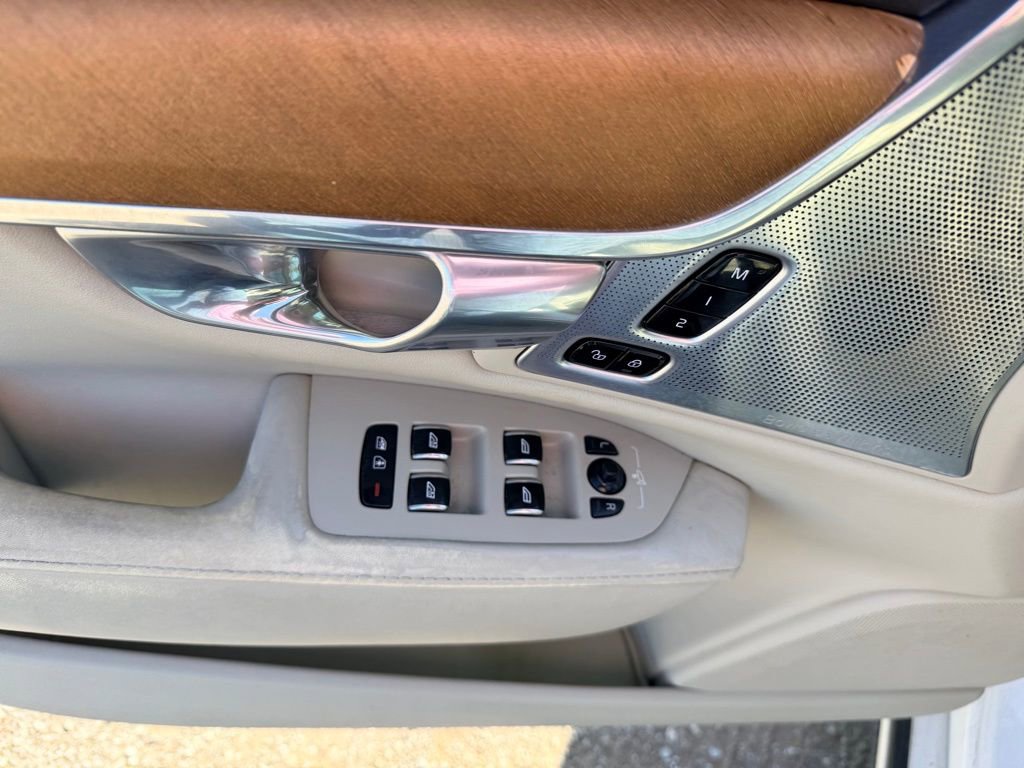 Used 2018 Volvo S90 T8 Inscription w/ Convenience Package AWD/4WD image 16