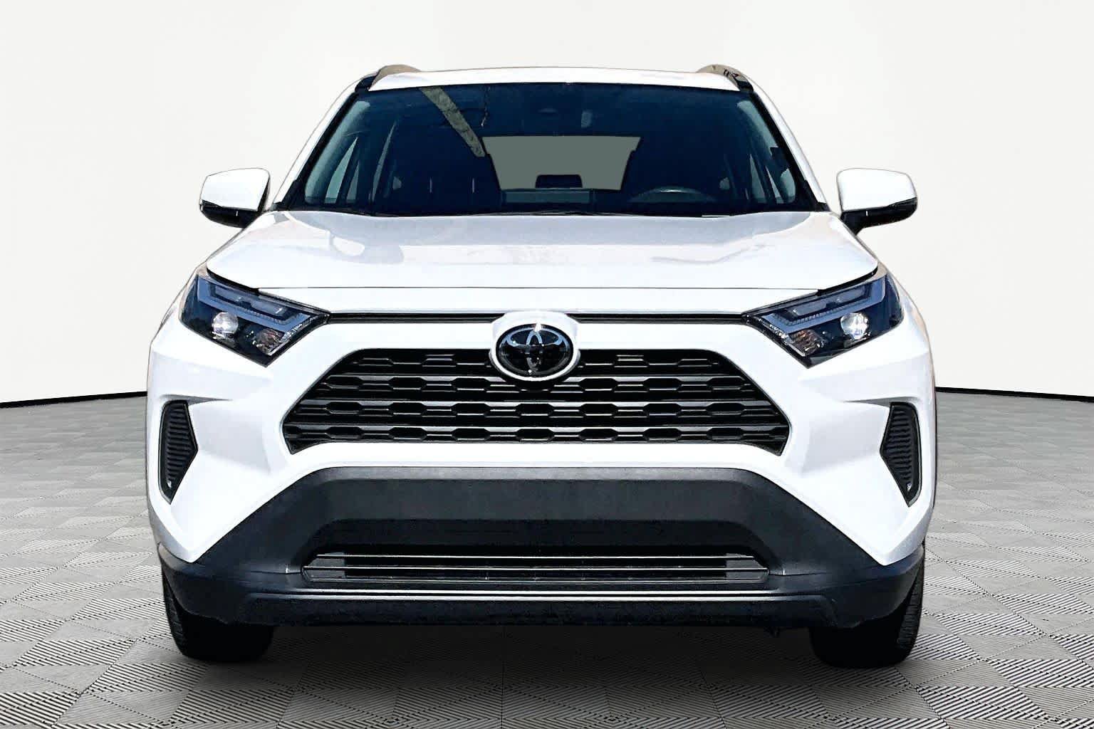 Used 2023 Toyota RAV4 XLE w/ Convenience Package FWD image 4