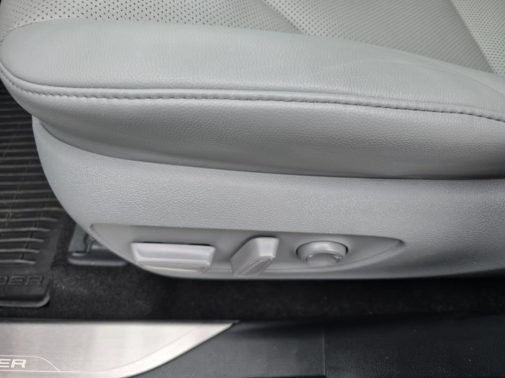 Used 2023 Toyota Highlander Platinum AWD/4WD image 19