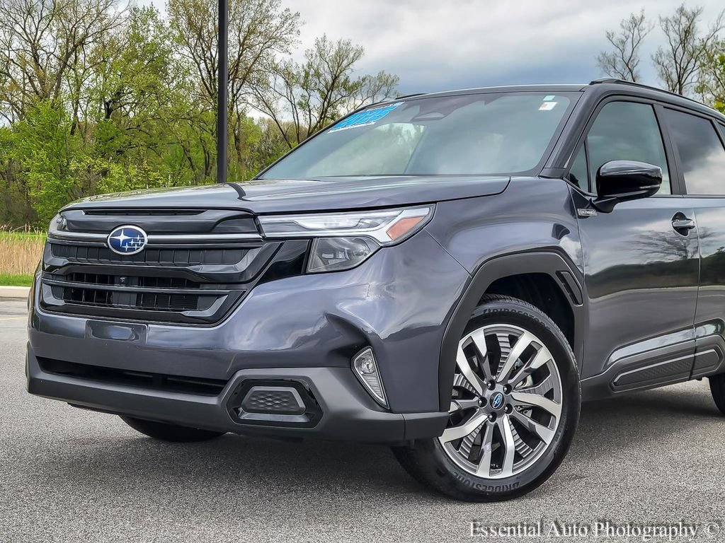 Used 2025 Subaru Forester Touring AWD/4WD image 2