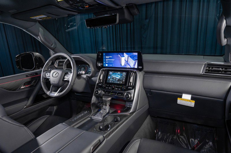 Used 2026 Lexus LX 600 4WD w/ Luxury Package image 4