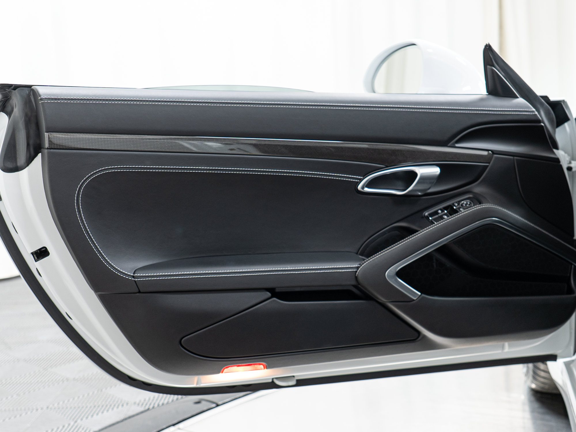 Certified 2018 Porsche 911 GT3 RWD image 16