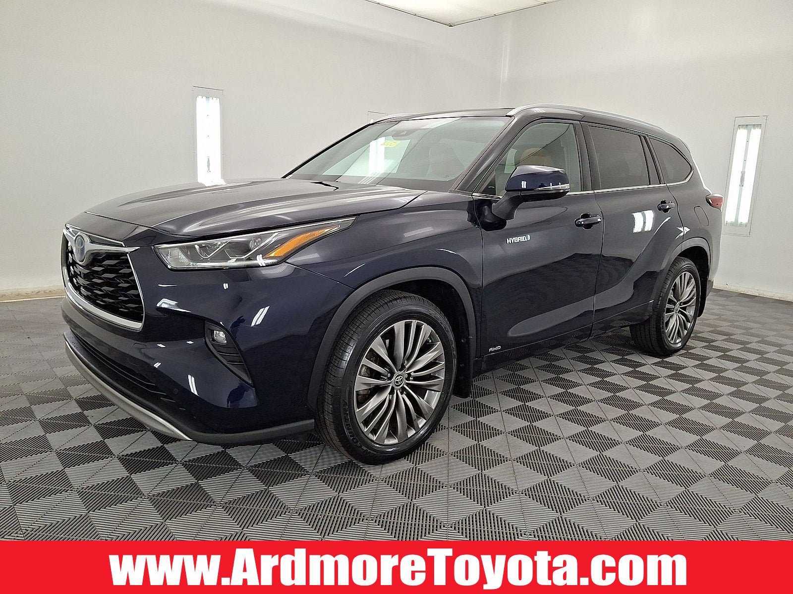 Certified 2020 Toyota Highlander Platinum AWD/4WD image 1