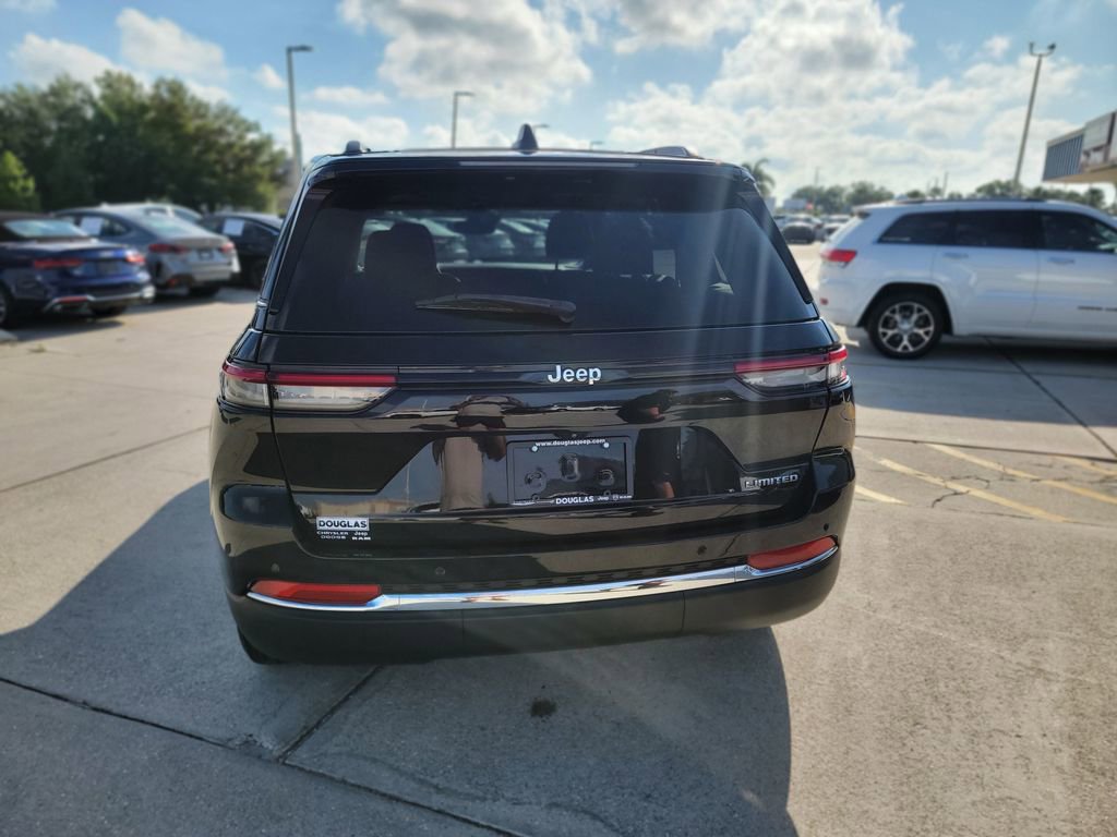 Used 2023 Jeep Grand Cherokee Limited w/ Trailer Tow Prep Group (B) RWD image 4