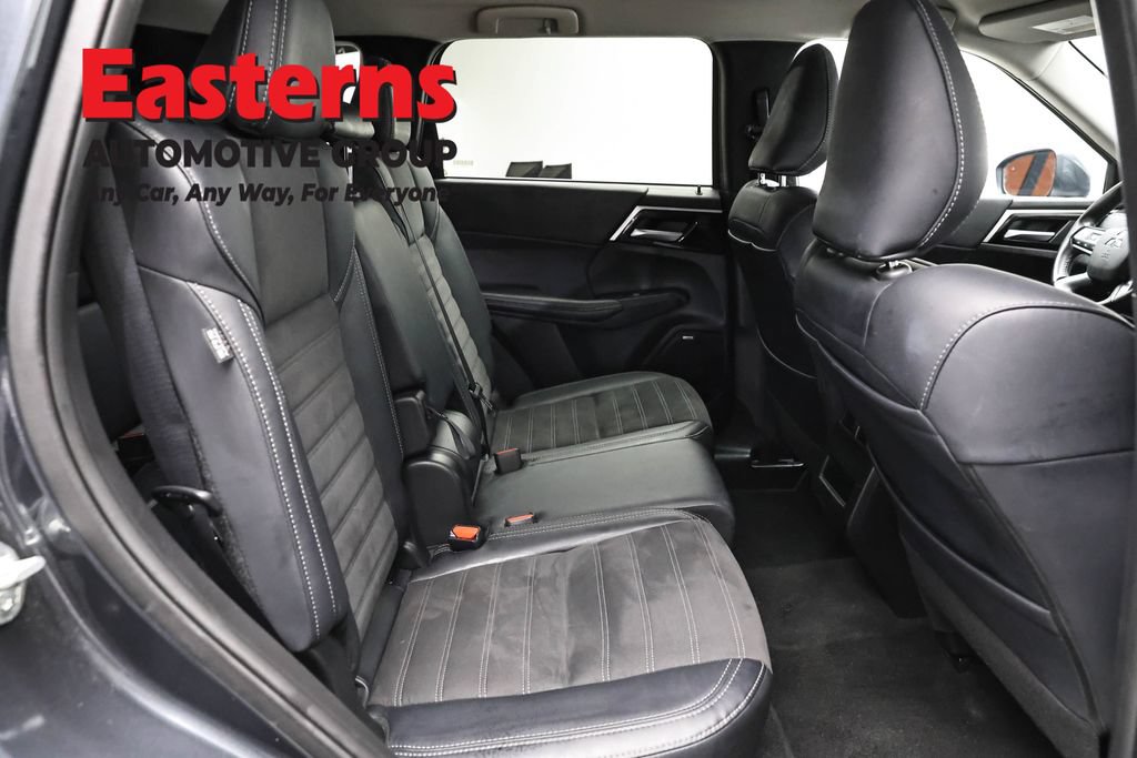 Used 2025 Mitsubishi Outlander SE AWD/4WD image 23