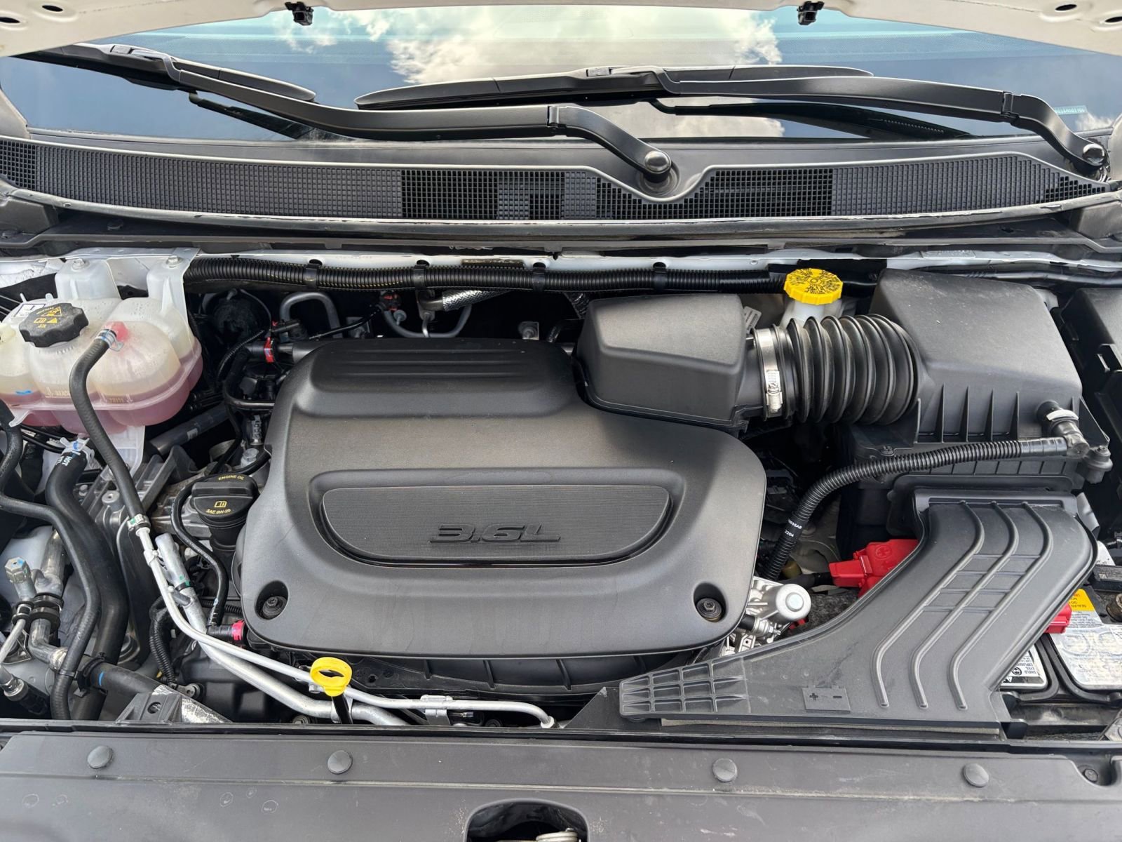 Used 2025 Chrysler Pacifica Select image 35