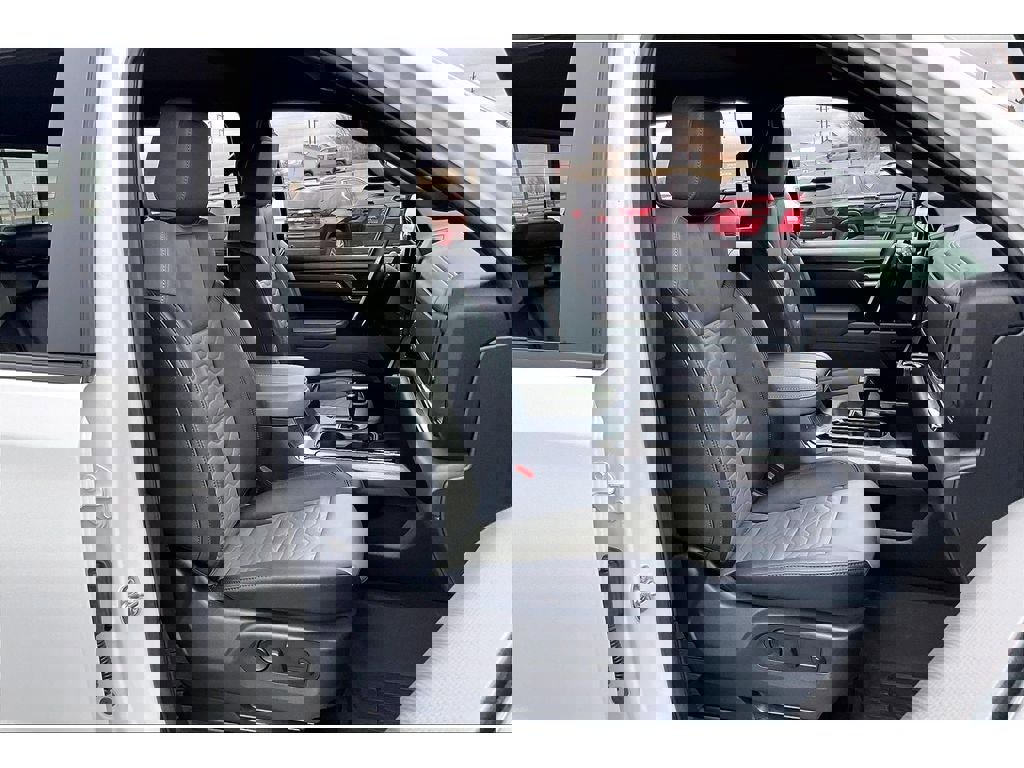 Used 2025 Chevrolet Silverado 1500 ZR2 w/ Technology Package image 8