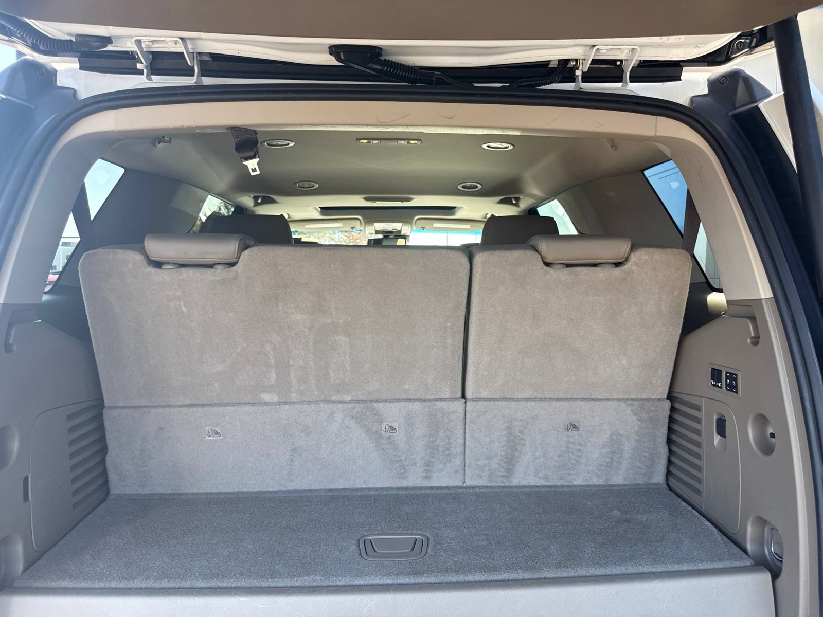 Used 2019 Chevrolet Tahoe LT w/ Luxury Package AWD/4WD image 14