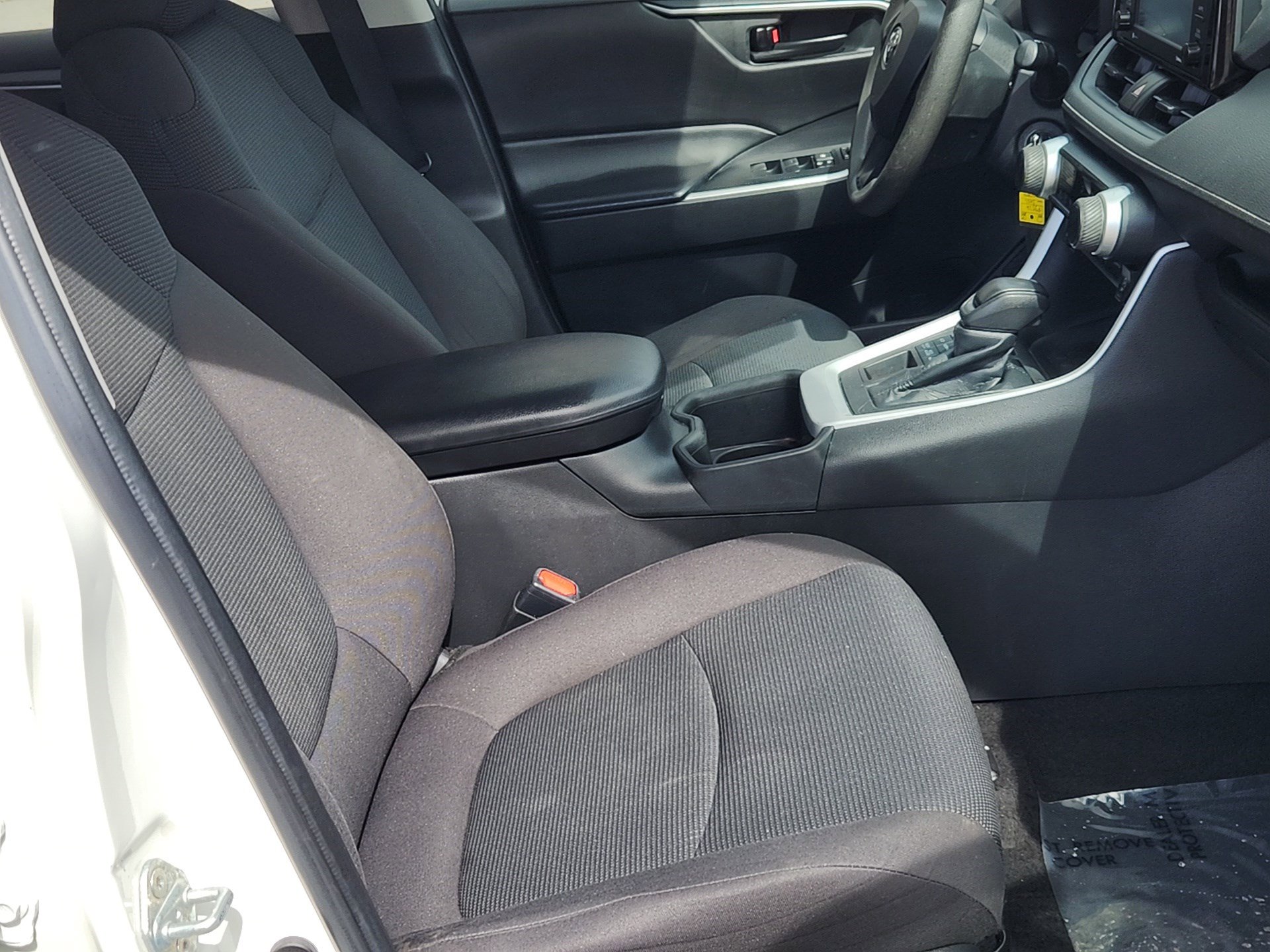 Used 2022 Toyota RAV4 LE image 29