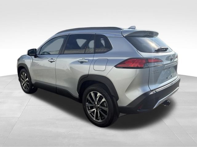 Used 2023 Toyota Corolla Cross XLE AWD/4WD image 2