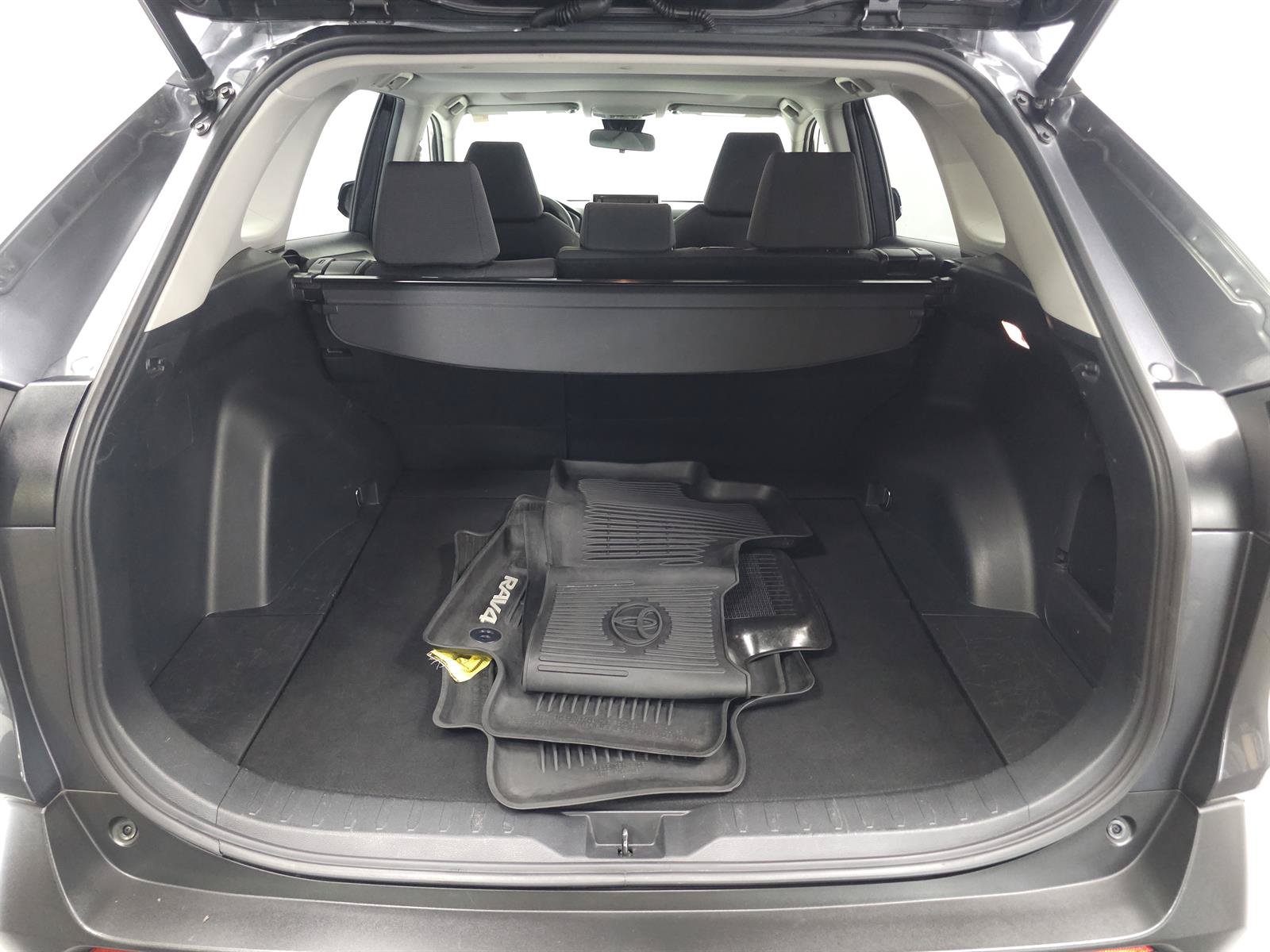 Used 2019 Toyota RAV4 XLE w/ Convenience Package AWD/4WD image 11