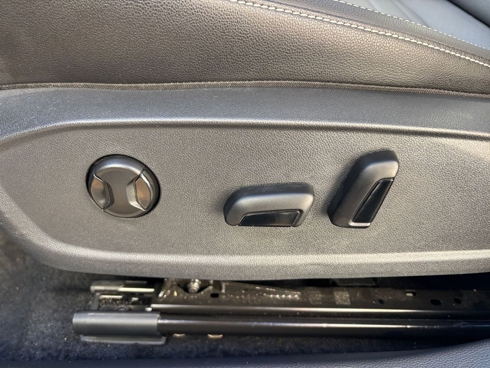 Used 2025 Volkswagen Jetta SE image 23