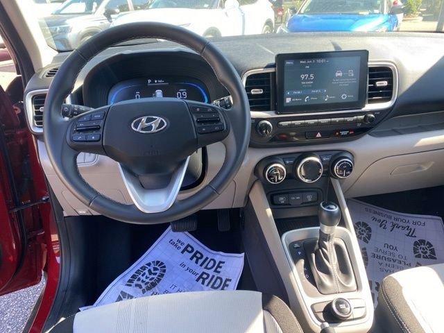 Used 2025 Hyundai Venue SEL FWD image 8