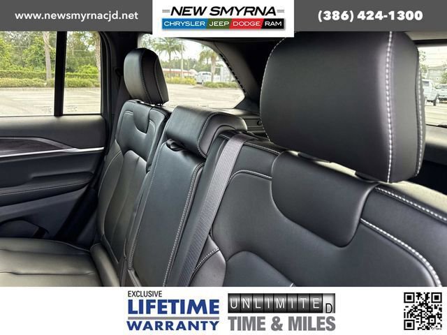 New 2025 Jeep Grand Cherokee Limited w/ Black Appearance Package image 11