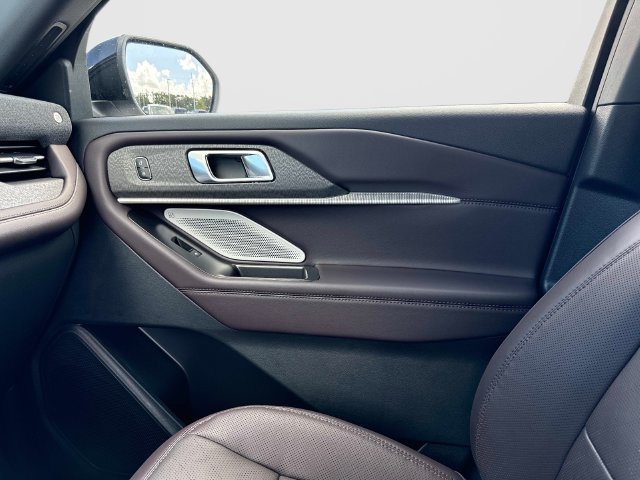 New 2027 Ford Explorer Platinum RWD image 24