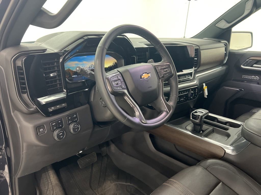 Used 2023 Chevrolet Silverado 1500 High Country w/ High Country Premium Package image 9