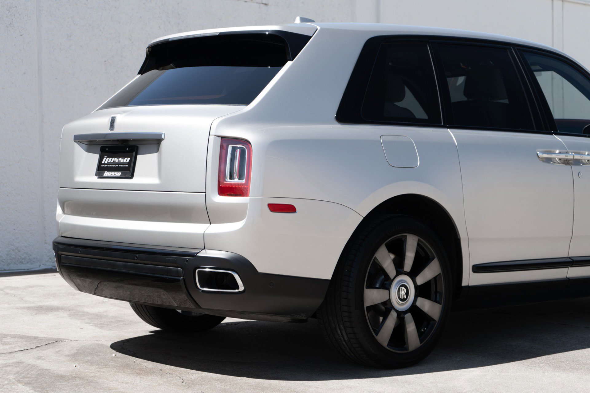 Used 2022 Rolls-Royce Cullinan w/ Cullinan Package image 34