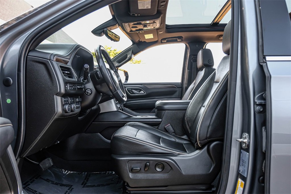 Used 2021 Chevrolet Suburban Premier w/ Premium Package image 4