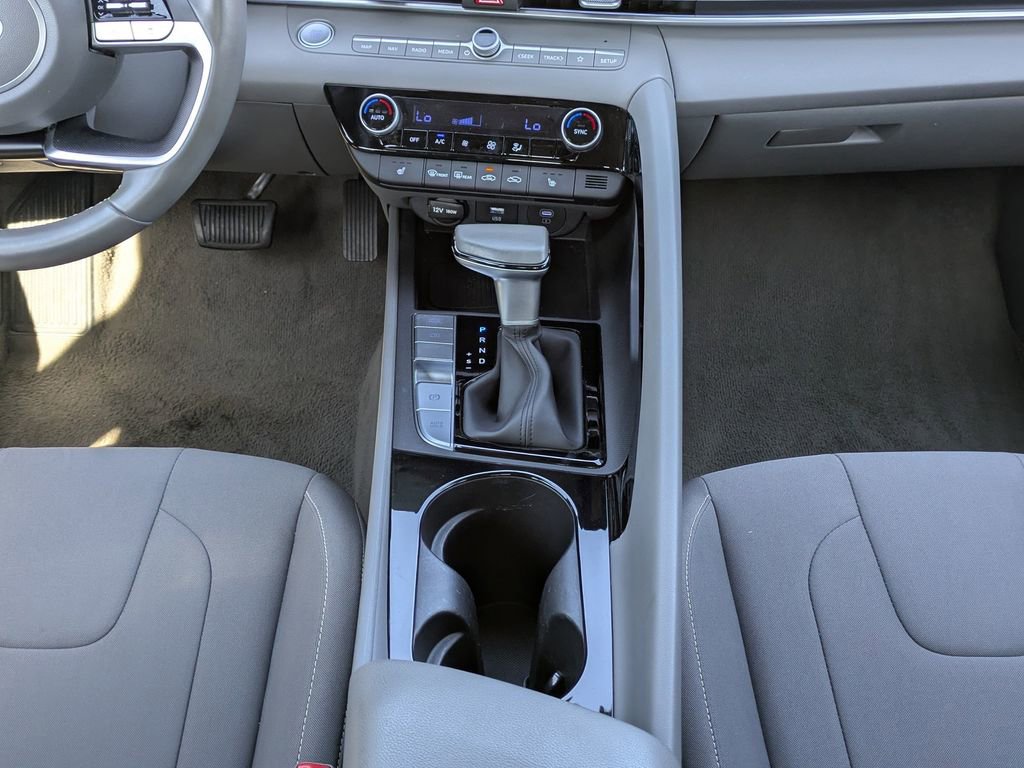 Used 2025 Hyundai Elantra SEL FWD image 18