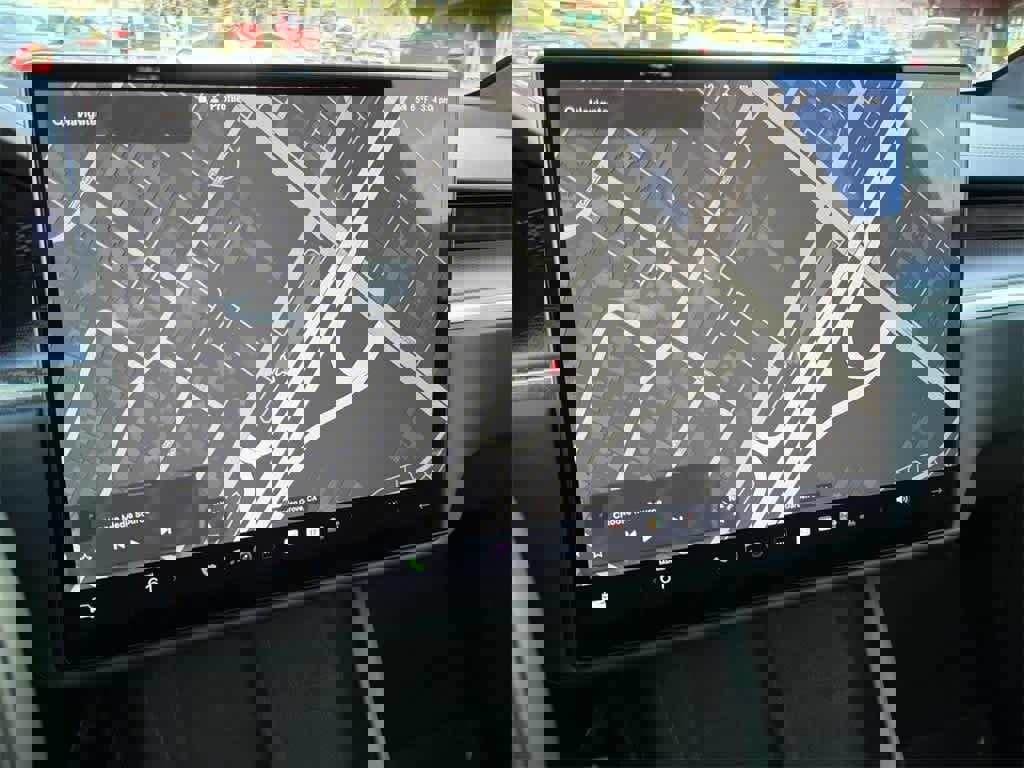 Used 2022 Tesla Model X Plaid image 16