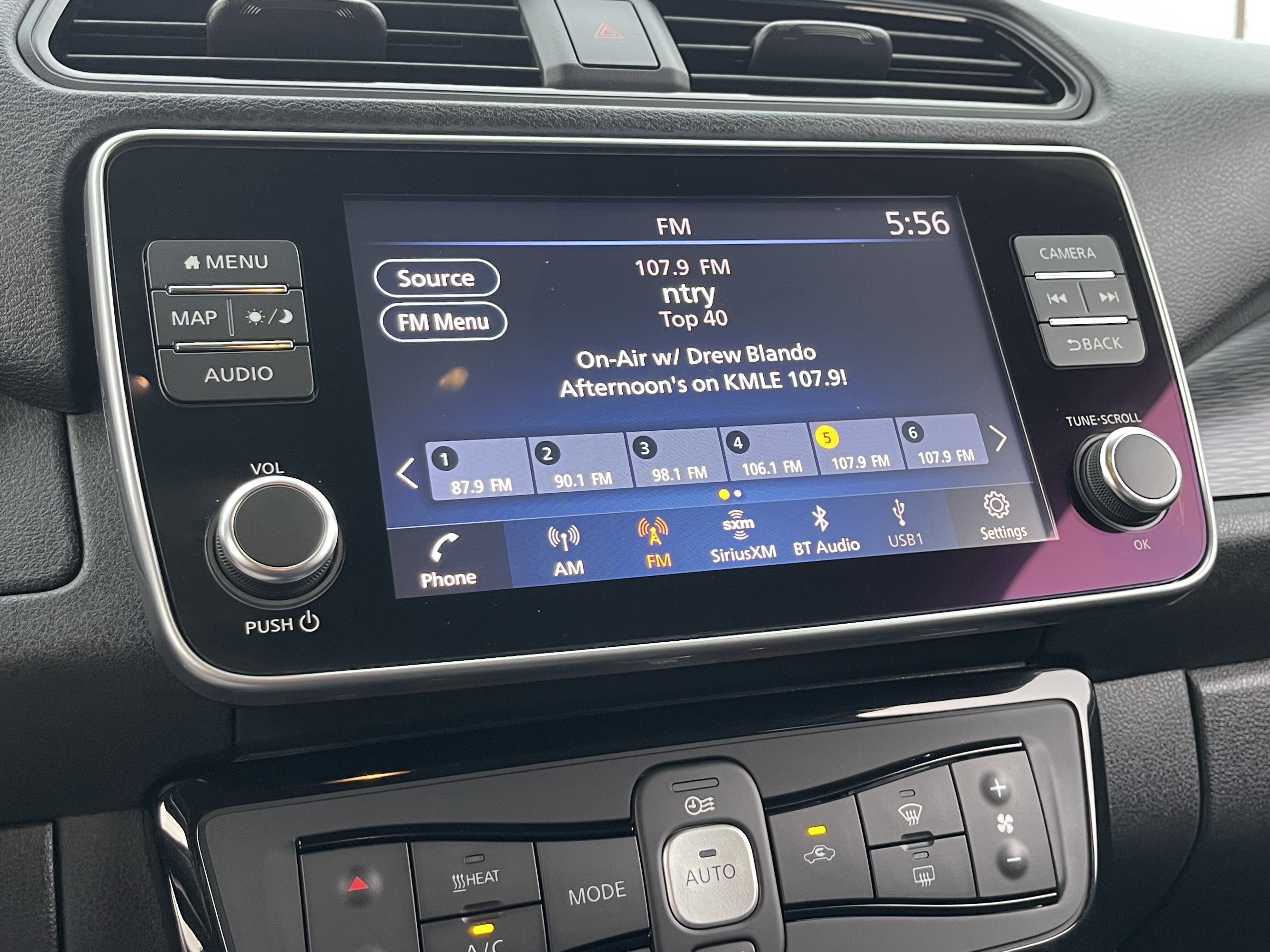 Used 2022 Nissan Leaf SV FWD image 26