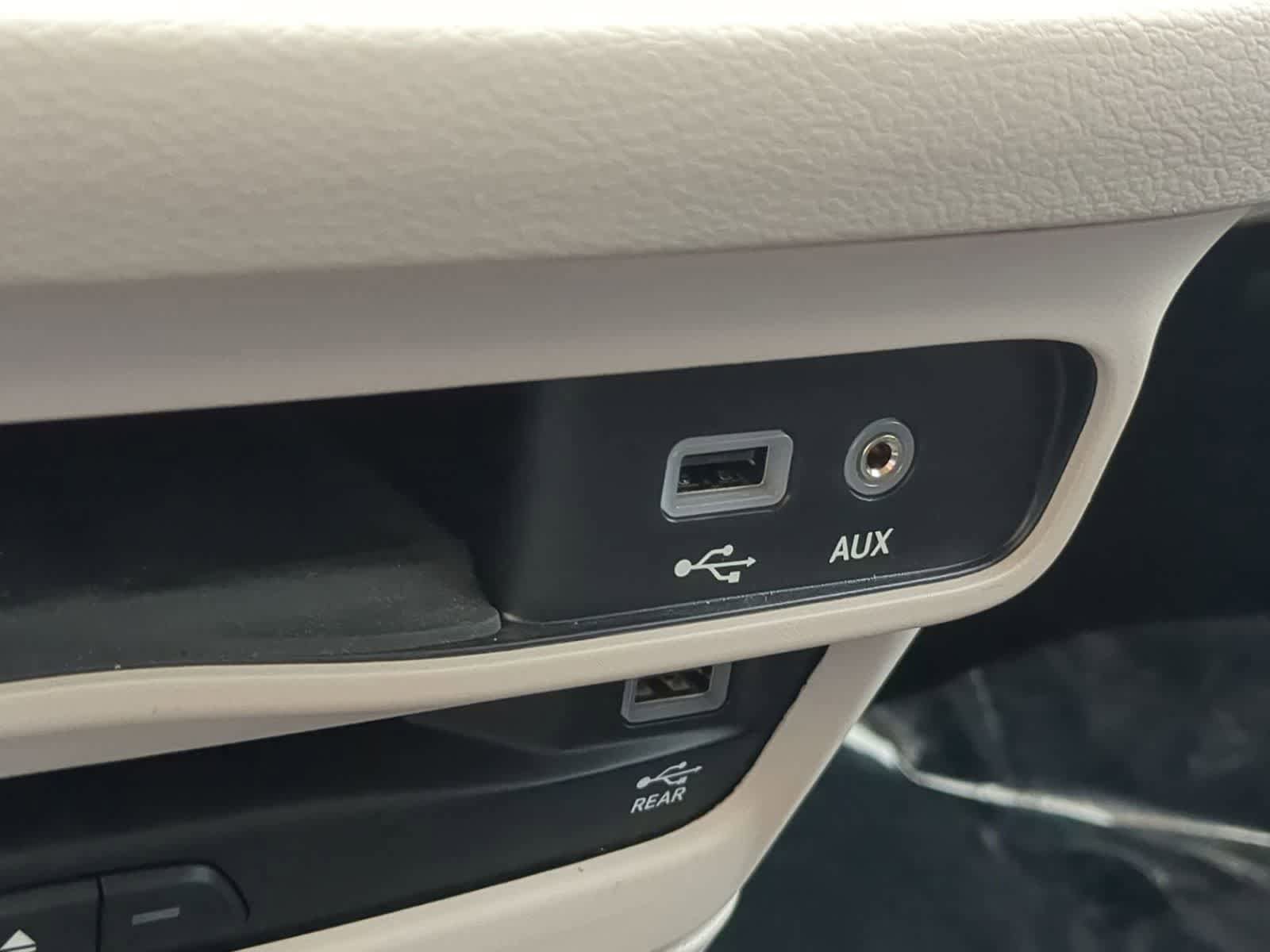 Certified 2020 Chrysler Pacifica Touring-L Plus w/ Tire & Wheel Group image 30