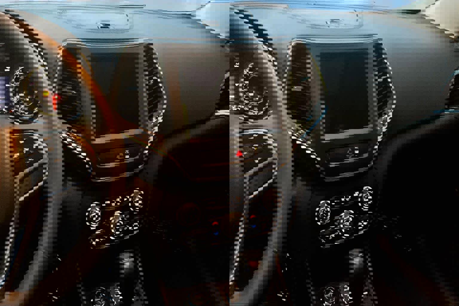 Used 2022 Jeep Cherokee Latitude Lux w/ Sun & Sound Group image 16