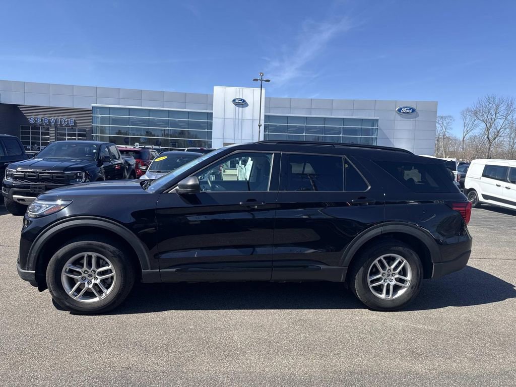 Used 2026 Ford Explorer Active AWD/4WD image 2