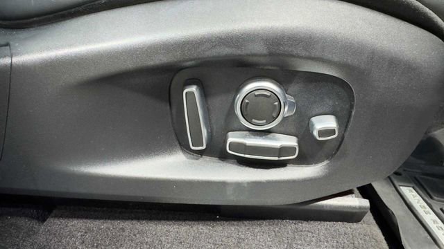 Used 2019 Land Rover Range Rover Sport SVR image 15