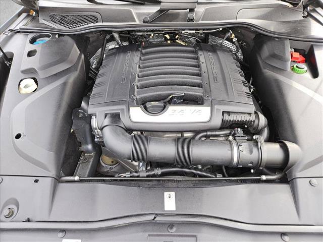 Used 2017 Porsche Cayenne Platinum Edition image 29
