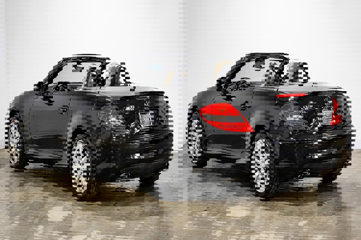 Used 2011 Mercedes-Benz SLK 300 image 14